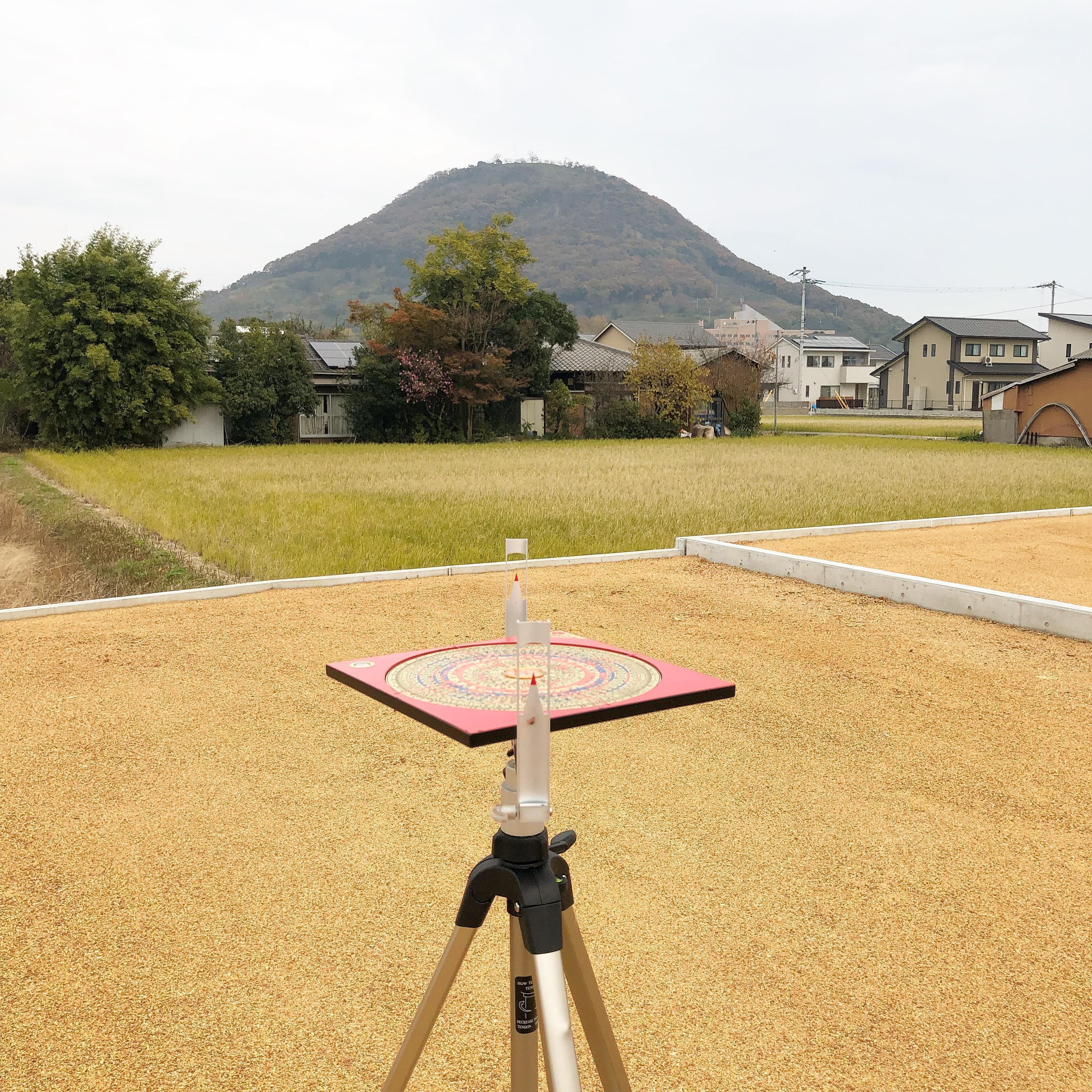 風水講座イメージ：羅盤による実地計測